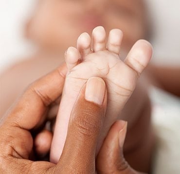 Masser bébé avec de l'huile