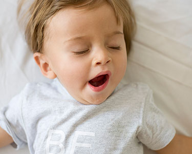 Mon bébé dort beaucoup : dois-je m'inquiéter ?