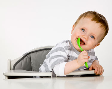 Fausse route : les bons réflexes lors du repas de bébé